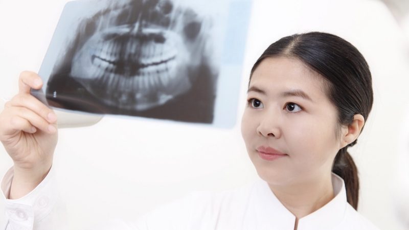 老人镶牙新选择：BPS吸附性义齿的性价比考量